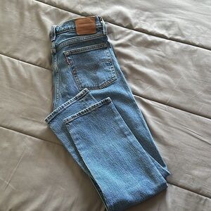 LEVI’S Wedgie Straight